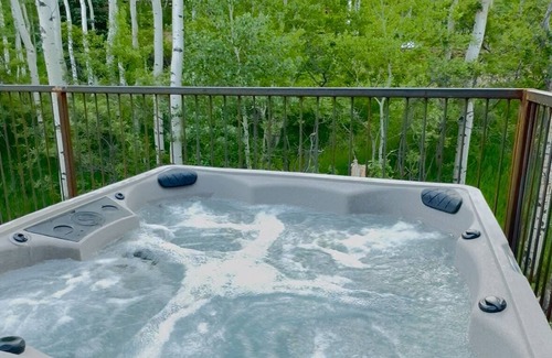 Cuchara Cabina | Mountain Cabin w/360° Views, Hot Tub, Pet-Friendly, Trails, Fireplace, Sleeps 16