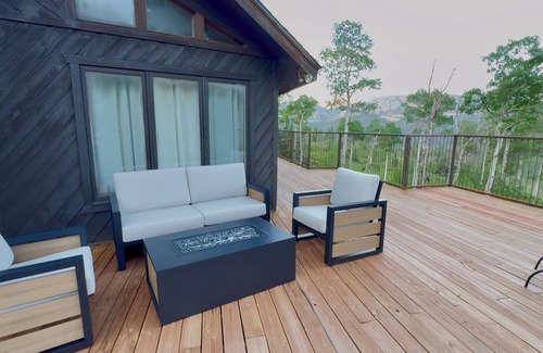 Cuchara Cabina | Mountain Cabin w/360° Views, Hot Tub, Pet-Friendly, Trails, Fireplace, Sleeps 16