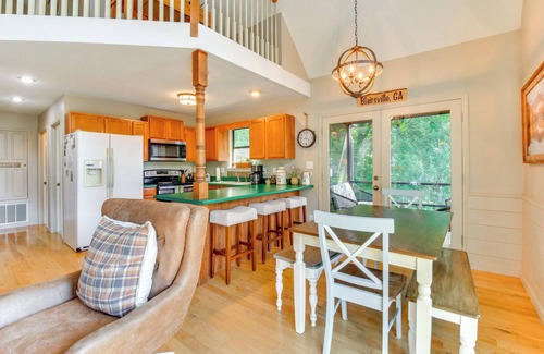 Blairsville Cabina | Mountain Cabin w/ Covered Decks & Fire Pit!