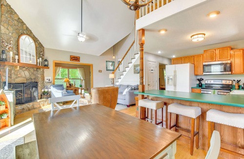 Blairsville Cabina | Mountain Cabin w/ Covered Decks & Fire Pit!