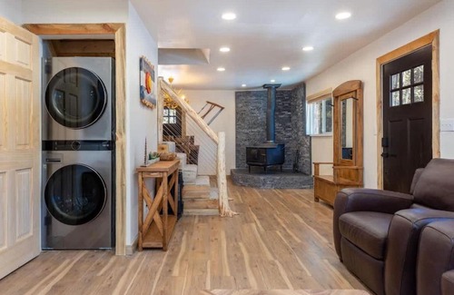 Valley of the Sun Casa | Mountain Cabin wHot Tub & Washer Dryer