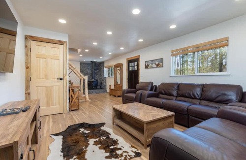 Valley of the Sun Casa | Mountain Cabin wHot Tub & Washer Dryer