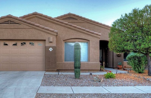 Oro Valley Casa | Mountain Calling 3BR by Casago