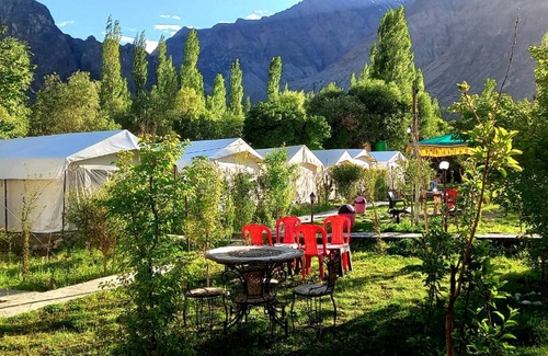 Nubra Valley Alquiler De RV | Mountain Camp