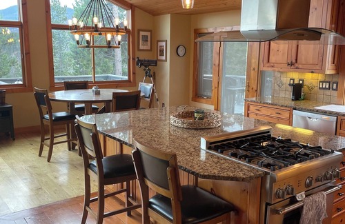 Grand Country Estates Chalet De Esquí | Mountain Chalet in heart of Grand County, Hot Tub, Dogs welcome, Child Friendly
