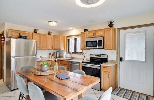 Hamlin Casa | Mountain Chalet Retreat 4 bedrooms,3 baths,hot tub, sauna, game room, firepit