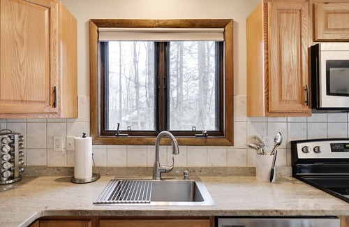 Hamlin Casa | Mountain Chalet Retreat 4 bedrooms,3 baths,hot tub, sauna, game room, firepit
