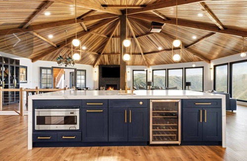 Placerville Chalet De Esquí | Mountain Chalet with tower, near the lake, hiking and wineries! Pet-friendly