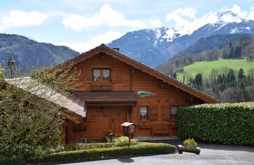 Mieussy Chalet De Esquí | Chalet de montaña con piscina y vistas impresionantes, cerca de actividades de esquí y de verano.