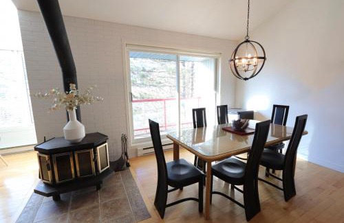 Stoneham Casa | Mountain Comfort & Charm - La Perle Alpine