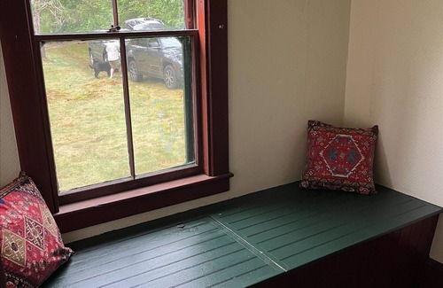 Shelburne Cabaña | Mountain cottage. 4-bdrm cottage in the White Mountains with hiking trails.