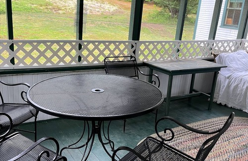 Shelburne Cabaña | Mountain cottage. 4-bdrm cottage in the White Mountains with hiking trails.