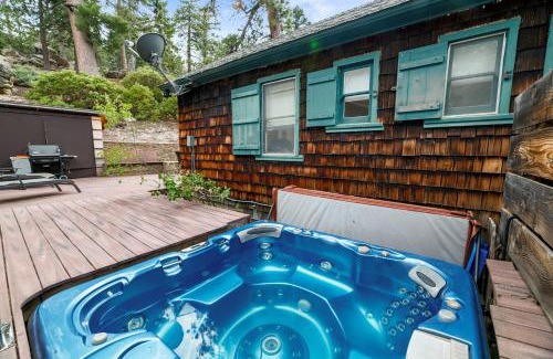 Boulder Bay Casa | Mountain Cottage - Hot Tub! Walk to Lake and National Forest Hiking Trails