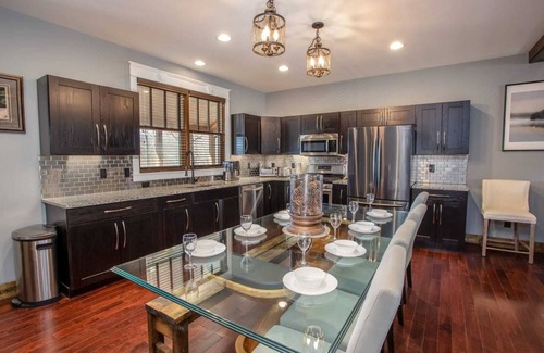 Blowing Rock Cabaña | Mountain Cottage with Scenic Views and Four Sleeping Areas