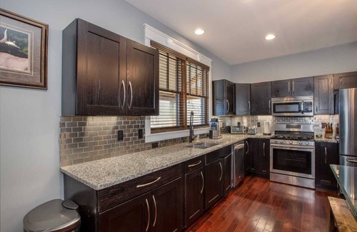 Blowing Rock Cabaña | Mountain Cottage with Scenic Views and Four Sleeping Areas