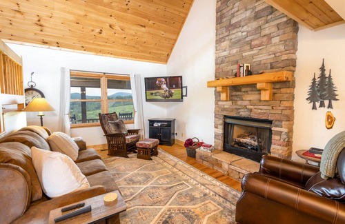 Todd Cabaña | Mountain Cottage with Long-Range Views