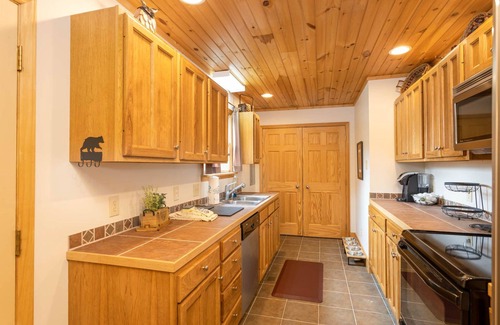 Todd Cabaña | Mountain Cottage with Long-Range Views