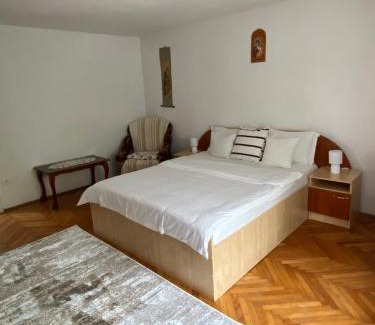Orlat Casa | Mountain Countryside House & Courtyard near Sibiu