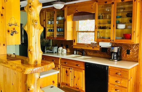 Blairsville Cabina | Mountain Creek Cabin VERY private 13 acres with trails, creeks. Bordering USNF!