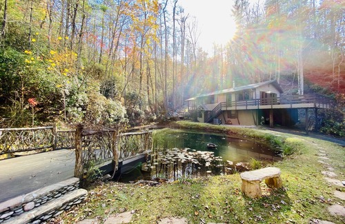 Blairsville Cabina | Mountain Creek Cabin VERY private 13 acres with trails, creeks. Bordering USNF!