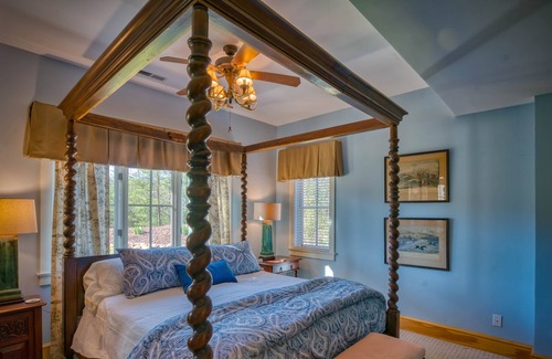 Mill Spring Cabina | Mountain Dream Luxury Cottage with Fireplace