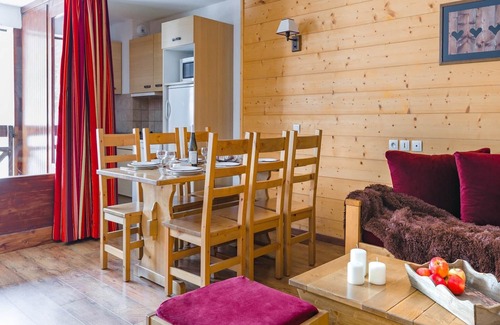 Brides-les-Bains Apartamento | Escapada a la montaña con piscina