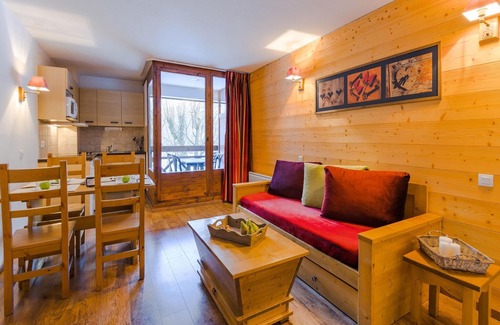 Brides-les-Bains Apartamento | Escapada a la montaña con piscina