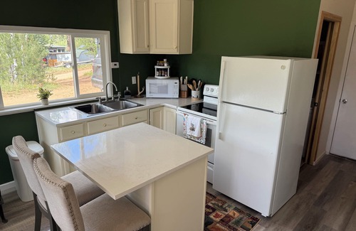 Bailey Casa | Mountain Escape Cabin with hottub. Pet Friendly!
