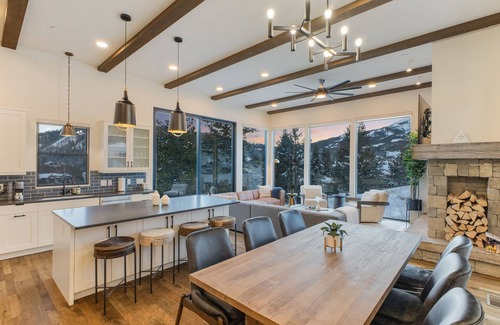 Big Sky Casa | Mountain Escape / Hot Tub, Panoramic Views