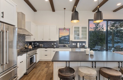 Big Sky Casa | Mountain Escape / Hot Tub, Panoramic Views