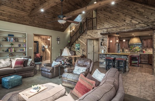 Alto Casa | "Mountain Escape," Our cozy mountain home, Quiet Neighborhood