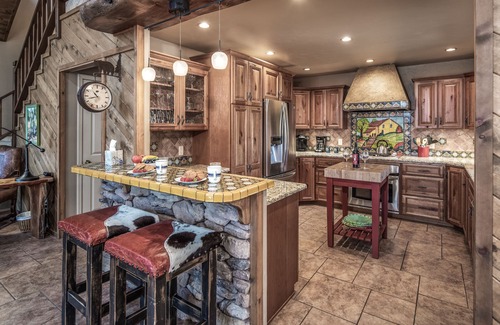Alto Casa | "Mountain Escape," Our cozy mountain home, Quiet Neighborhood
