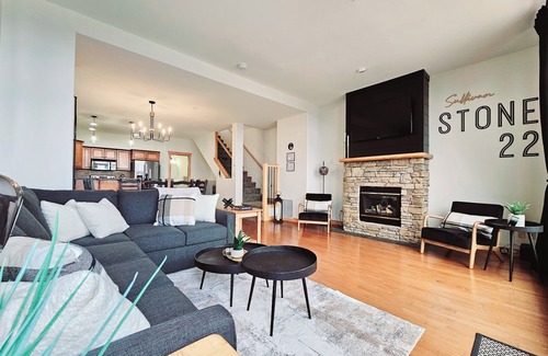 East Kootenay Casa | ⭐️Mountain Escape Ski In/Ski Out, 4 Bdrm/Private hot tub⭐️