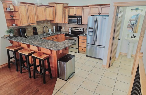 East Kootenay Casa | ⭐️Mountain Escape Ski In/Ski Out, 4 Bdrm/Private hot tub⭐️