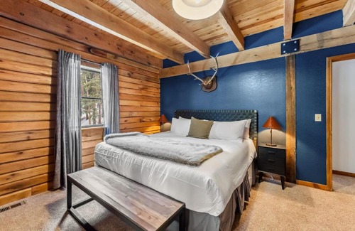 Blue River Casa | Mountain Escape with Hot Tub and Lounge Area