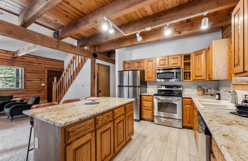 Blue River Casa | Mountain Escape with Hot Tub and Lounge Area