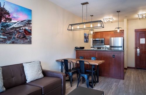 Olympic Valley Condominio | Mountain Facing Ski-In/Ski-Out Top Floor 1 Bedroom Condo