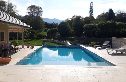 Brison-Saint-Innocent Apartamento | Cabaña con piscina en el lago de montaña con jacuzzi