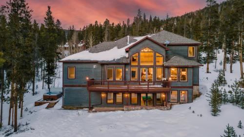 Forest Hills Casa | Mountain Gate