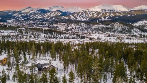 Forest Hills Casa | Mountain Gate
