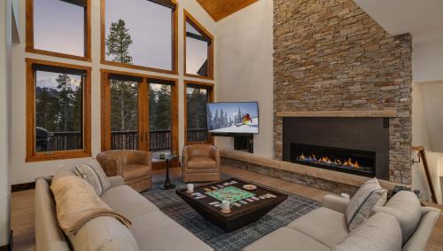 Forest Hills Casa | Mountain Gate
