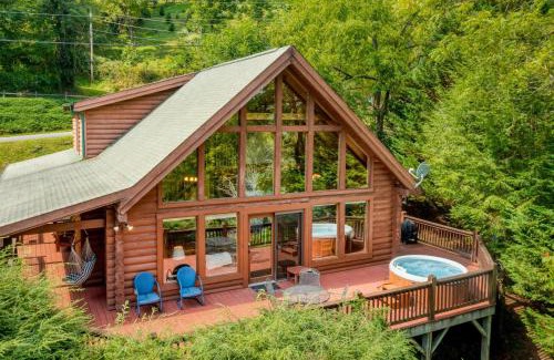 Waynesville Casa | Mountain Gem by AvantStay Incredible Views