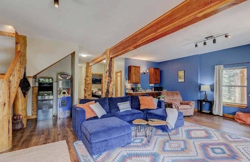 Valley of the Sun Cabina | Mountain Gem Lodge🏔 3 Acres 🌲 Hot Tub 💰$0 Cleaning Fee 🐾 Pet Friendly 🚙 Garage