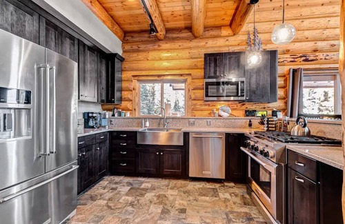 Valley of the Sun Cabina | Mountain Gem Lodge🏔 3 Acres 🌲 Hot Tub 💰$0 Cleaning Fee 🐾 Pet Friendly 🚙 Garage