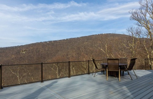 Nellysford Casa | Mountain Gem is a Home with a View
