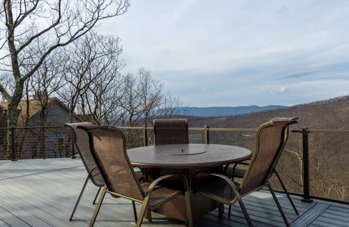 Nellysford Casa | Mountain Gem is a Home with a View