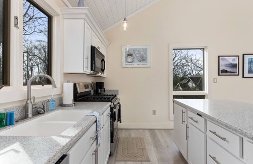 Nellysford Casa | Mountain Gem - Pet friendly