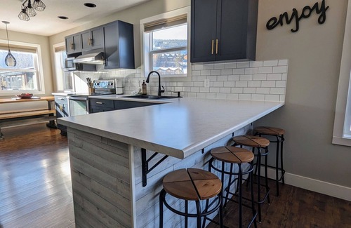 East Kootenay Casa | Mountain Getaway-Easy Walk to Base of the Ski Hill