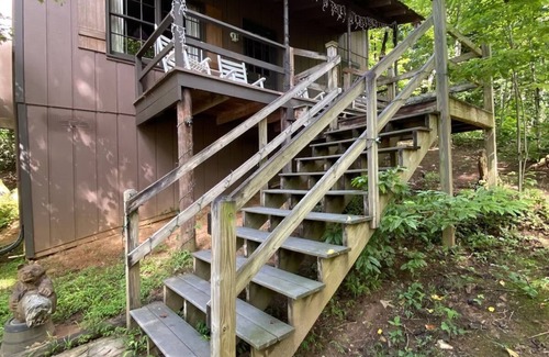 Blairsville Cabina | Mountain Getaway for You & Your Pet: Near Helen, Blue Ridge & Appalachian Trail!