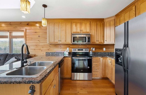 Fleetwood Casa | Mountain Getaway near Boone, Hot Tub, and Gorgeous Views!